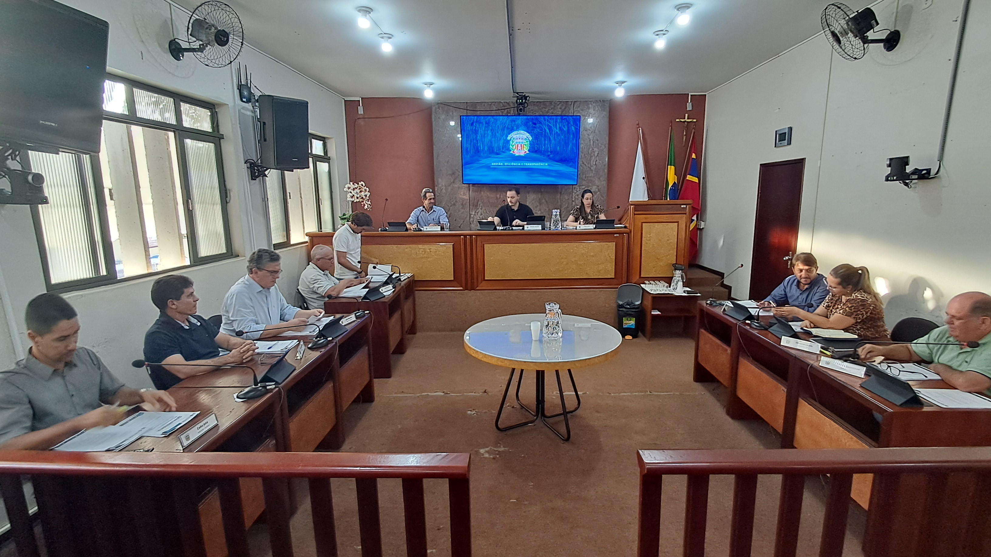 6ª Reunião Ordinária da Câmara Municipal debate projetos relevantes e aprofunda discussões legislativas
