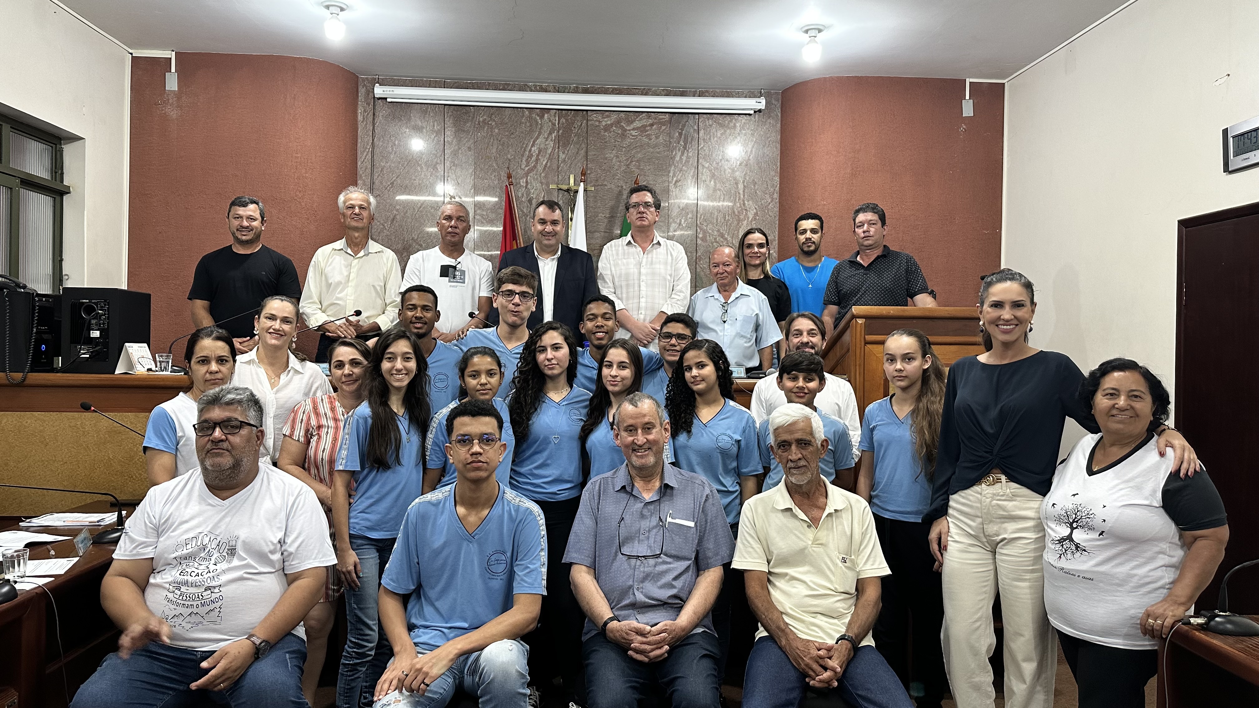 Alunos da Escola Estadual Antônio Atanásio de Quintino  visitam a Câmara Municipal 