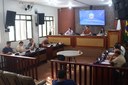 Câmara aprova projetos sobre execução de hinos nas escolas e criação de aterro de resíduos