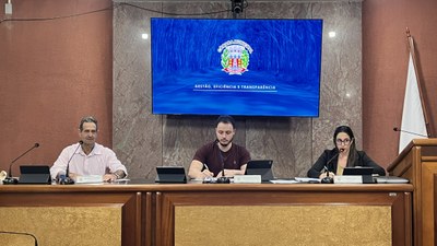 Câmara de Carmo do Paranaíba debate orçamento, fiscalização de gastos públicos e valorização das profissionais da educação em reunião ordinária