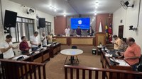 Câmara de Carmo do Paranaíba debate orçamento, fiscalização de gastos públicos e valorização das profissionais da educação em reunião ordinária