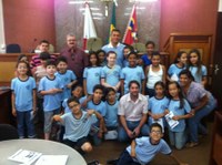 Alunos da Escola Estadual Leôncio Ferreira de Melo visitaram a Câmara Municipal