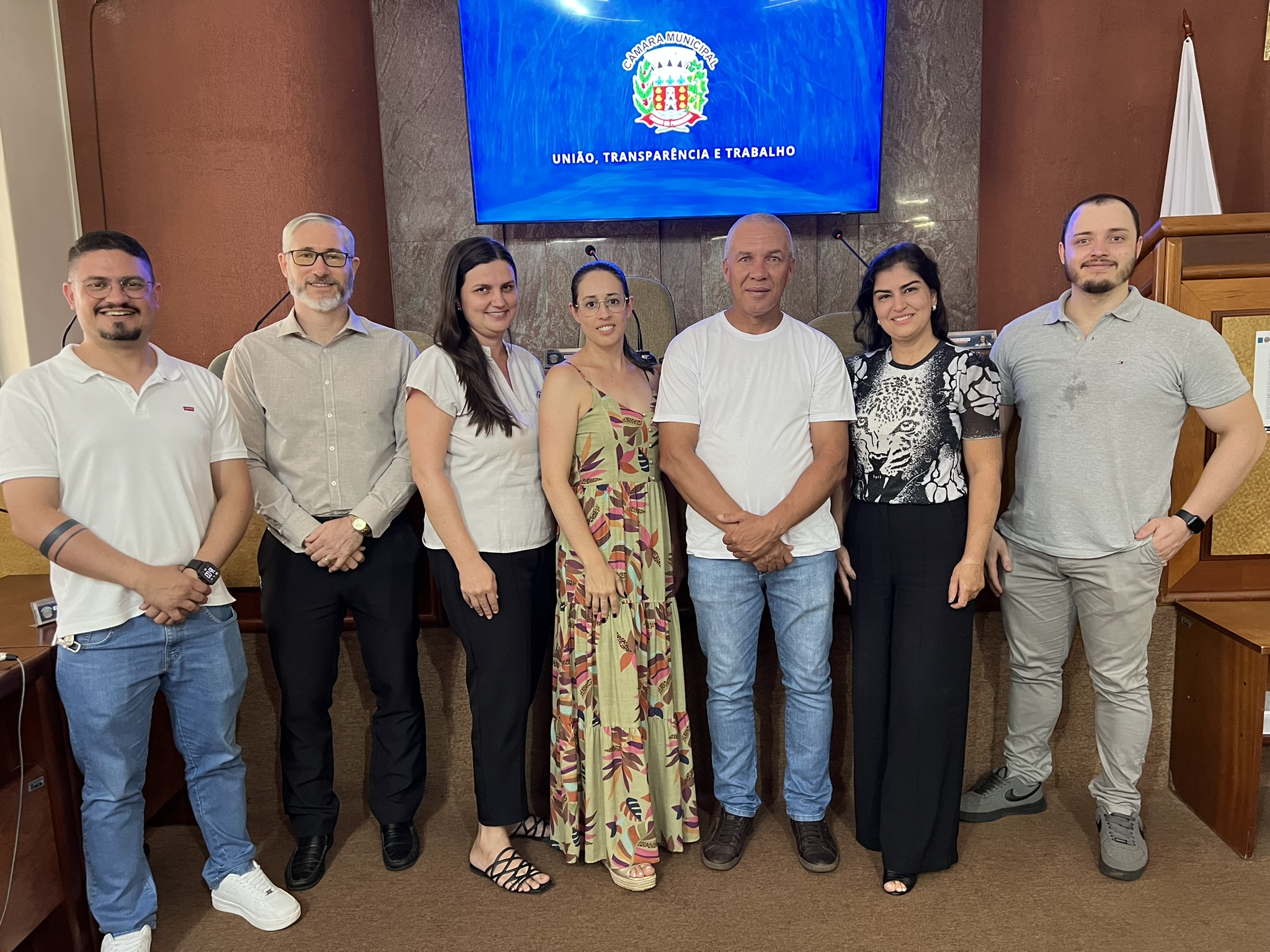 Secretária Municipal de Educação, Cultura, Esporte e Lazer participa de reunião na Câmara Municipal